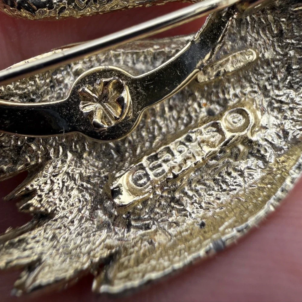 Vintage Gerrys Swan Brooch Small Gold Tone Vintage Textured‎ Figural Animal Pin